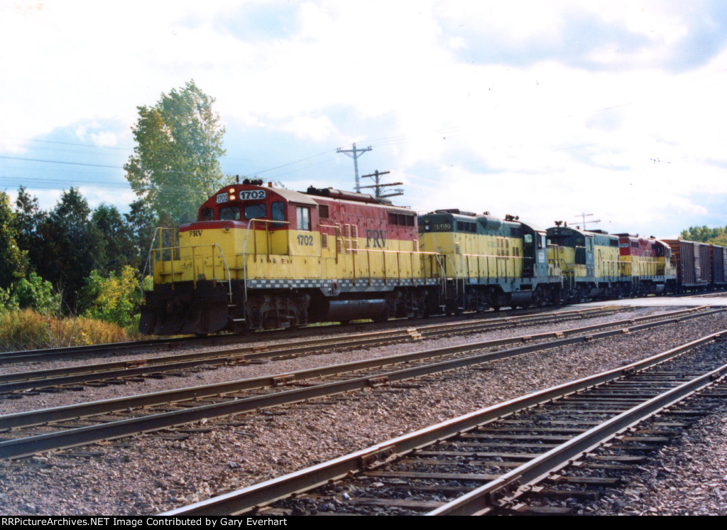 FRVR GP9 #1702 - Fox River Valley RR